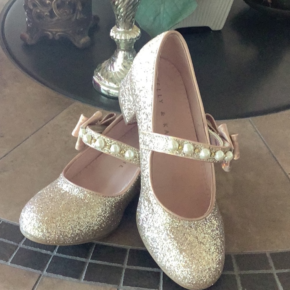 Kelly&Katie gold sparkle shoes size 1 New-in  box gold bow pearls velcro closure